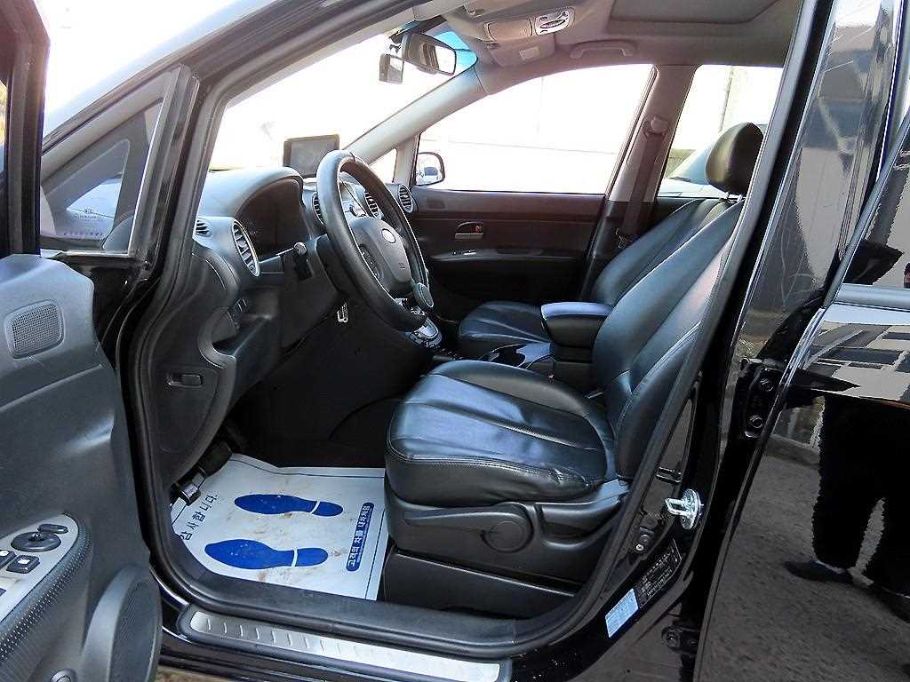 KIA Carens - Vista 5