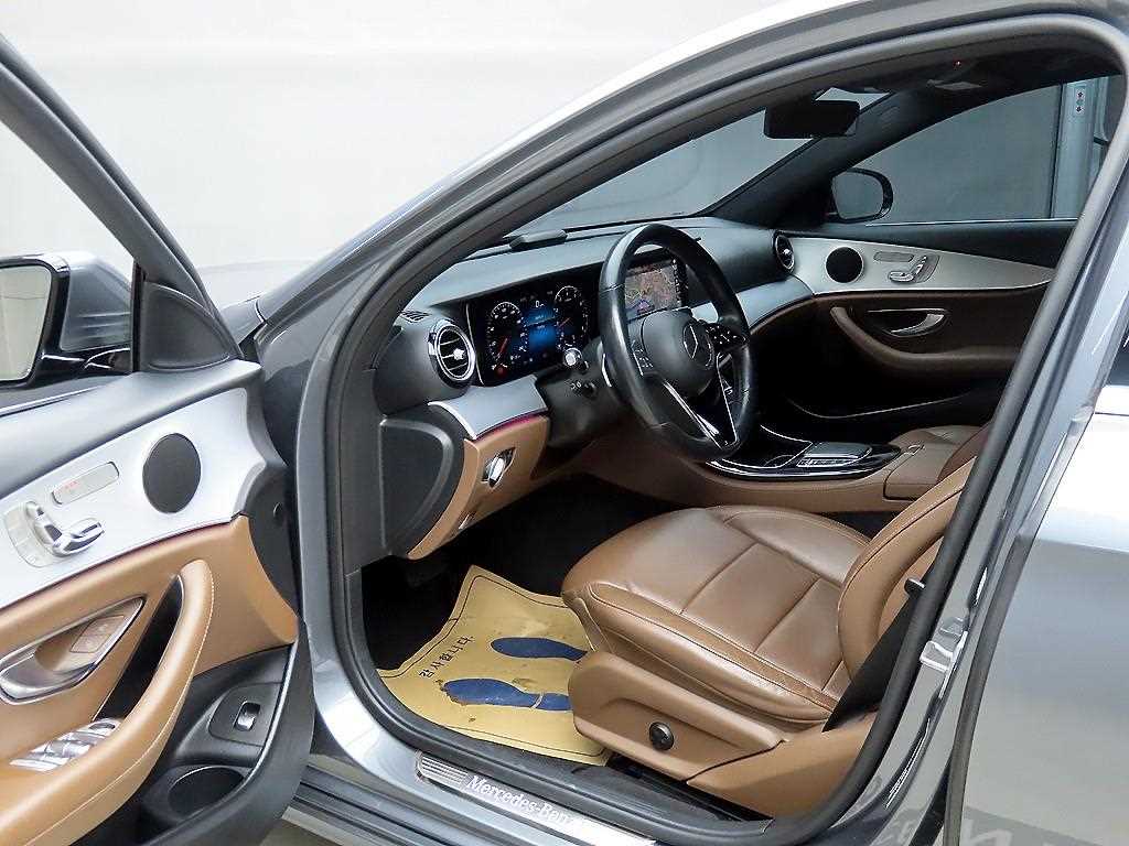 Mercedes Benz E class - Vista 5