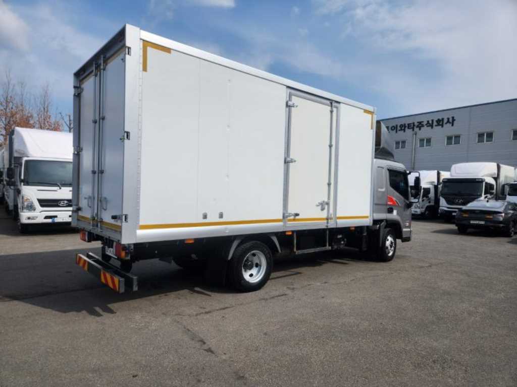 medium and large cargo truck - Vista 4