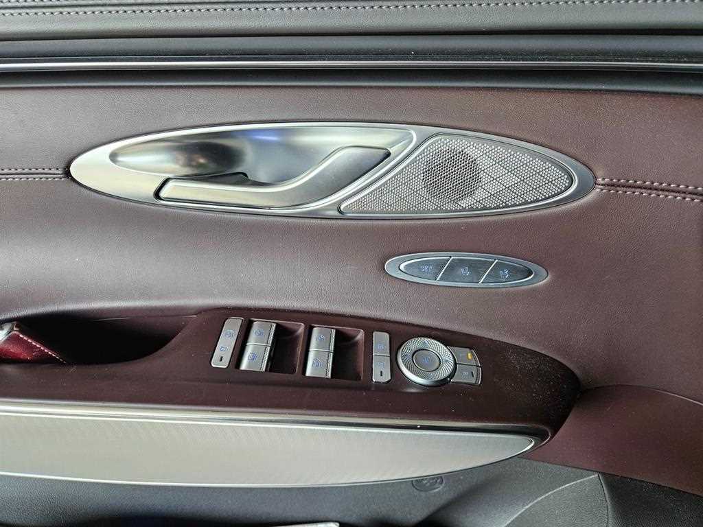 Genesis GV70 - Vista 8