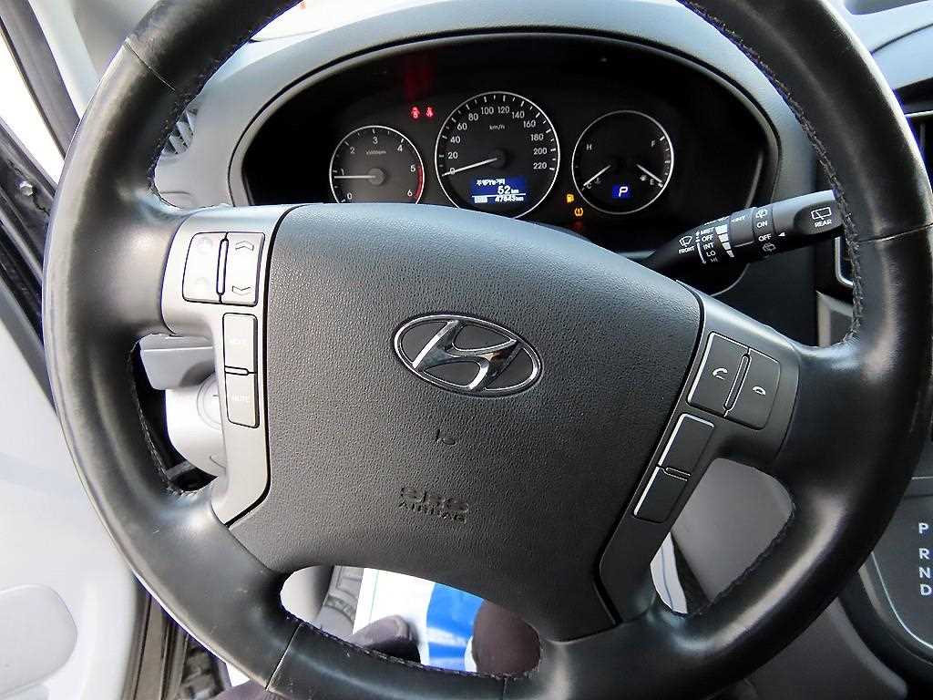 HYUNDAI Starex - Vista 8