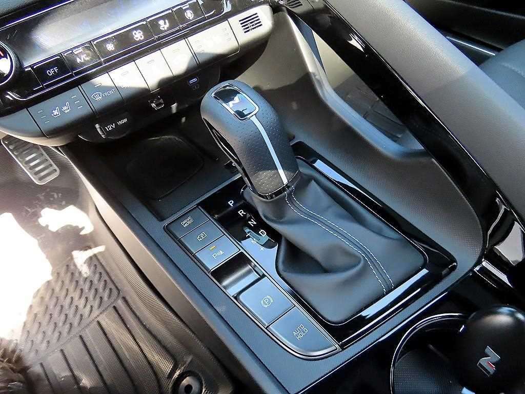 HYUNDAI Avante - Vista 10