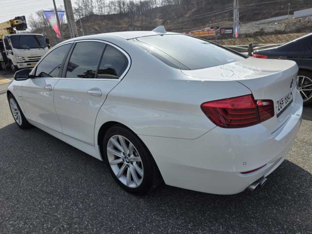 BMW 5 Series - Vista 4