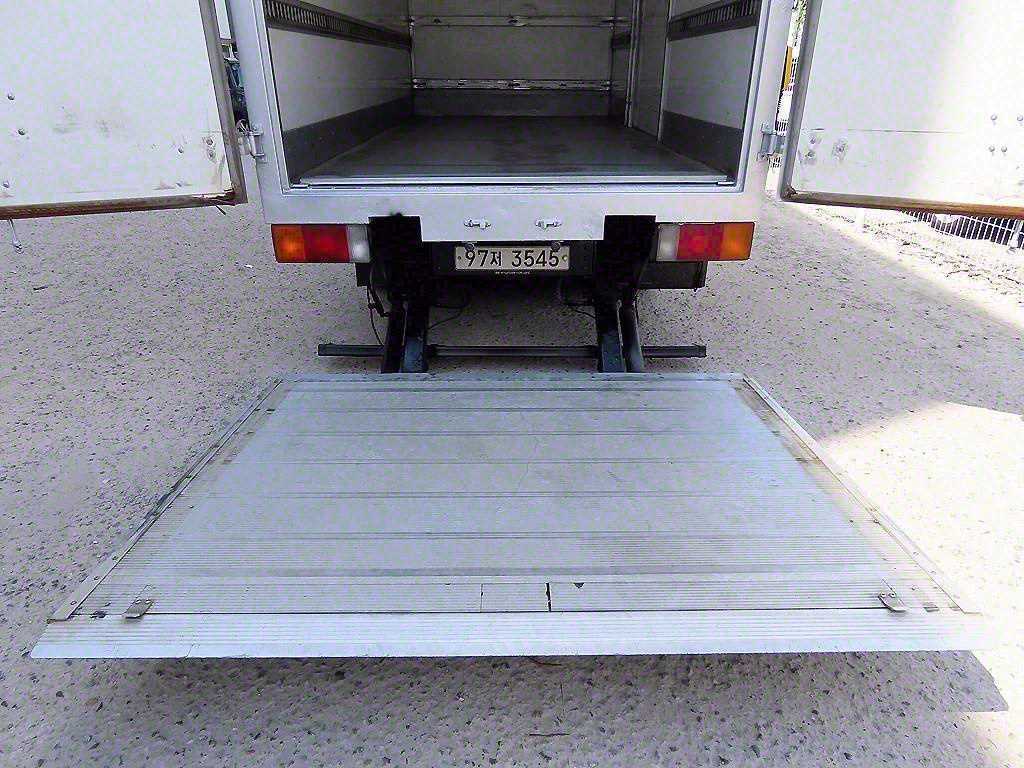 medium and large cargo truck - Vista 6