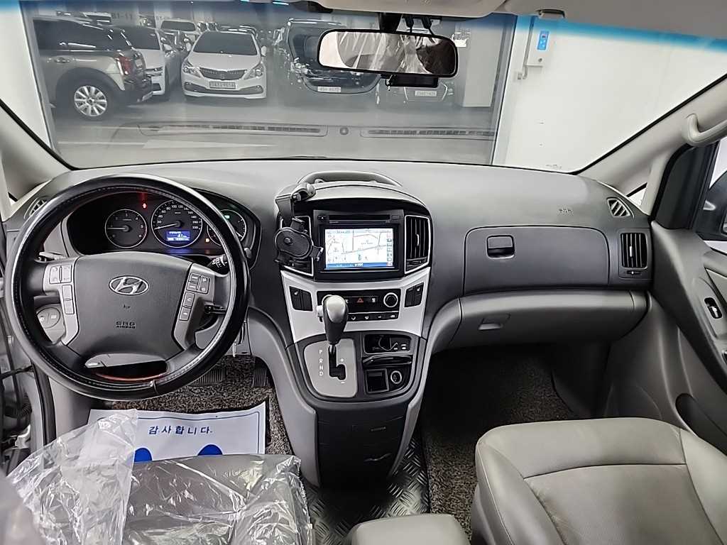 HYUNDAI Starex - Vista 7