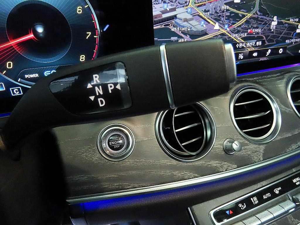 Mercedes Benz E class - Vista 12