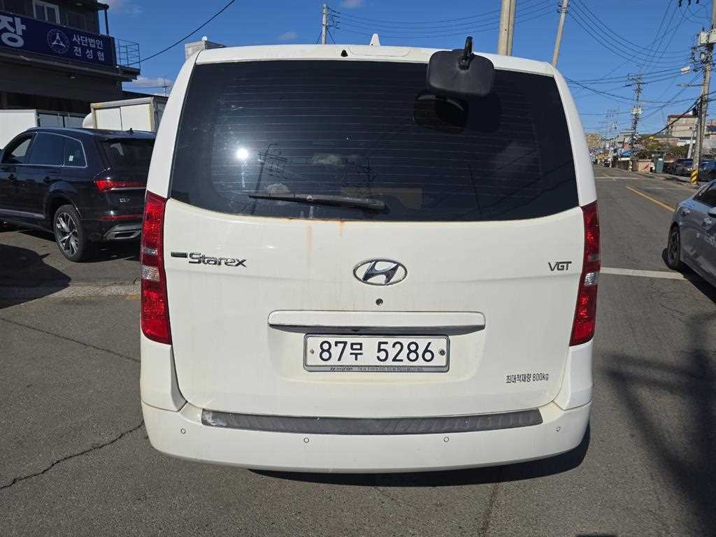 HYUNDAI Starex - Vista 2