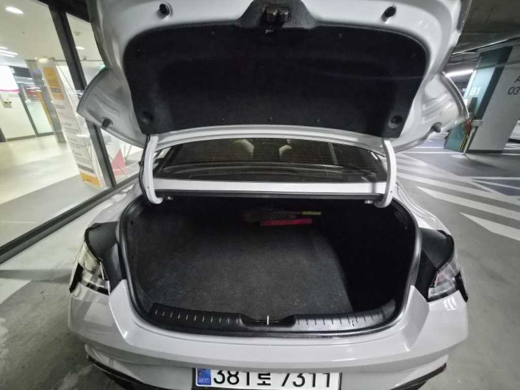 HYUNDAI Avante - Vista 6