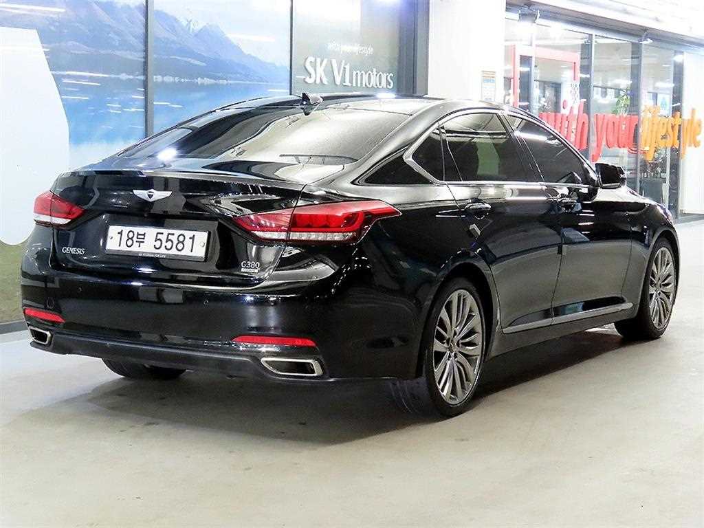 HYUNDAI Genesis - Vista 4