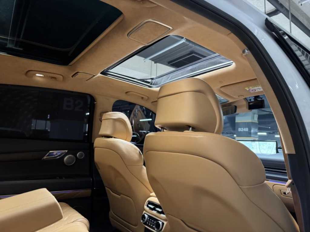 Genesis GV80 - Vista 8