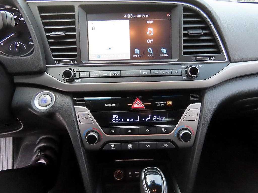 HYUNDAI Avante 2018 Blanco - Importación desde Corea - HF Imports Iquique - Foto 13