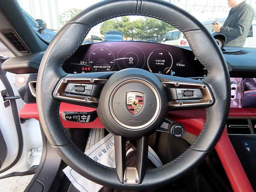 Porsche Taycan - Vista 8