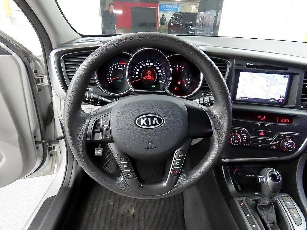 KIA K5 - Vista 9