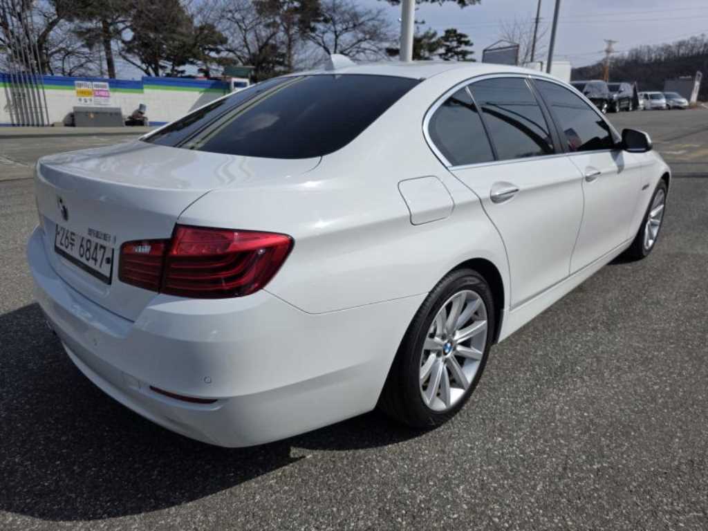 BMW 5 Series - Vista 5