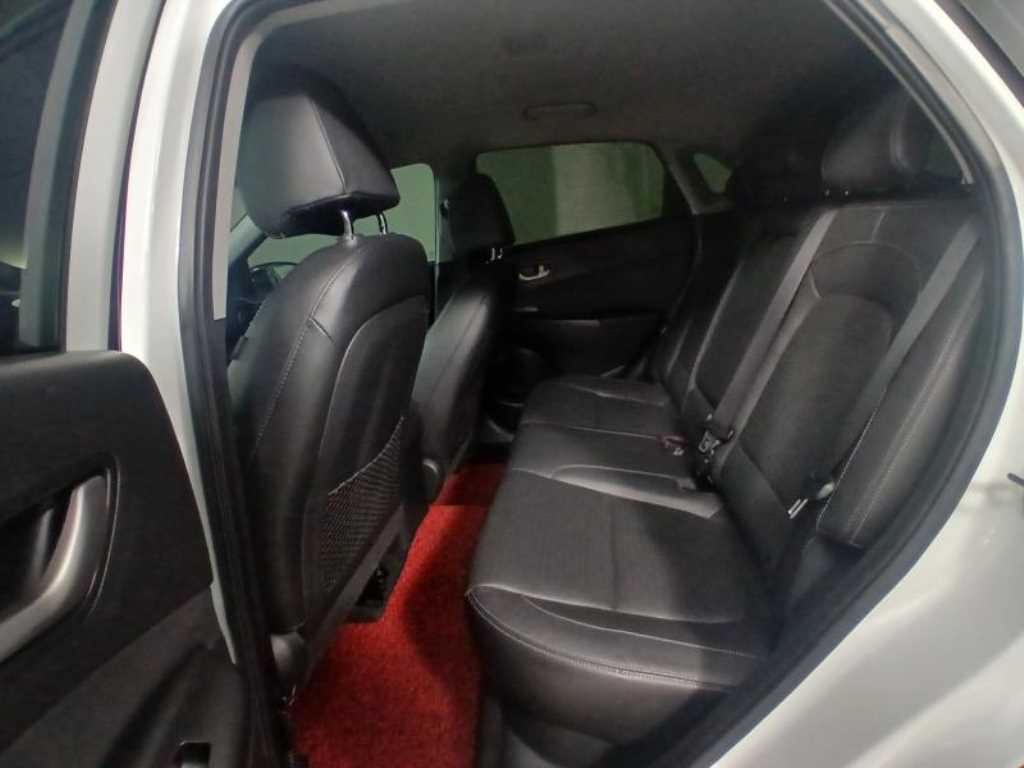 HYUNDAI Kona - Vista 7