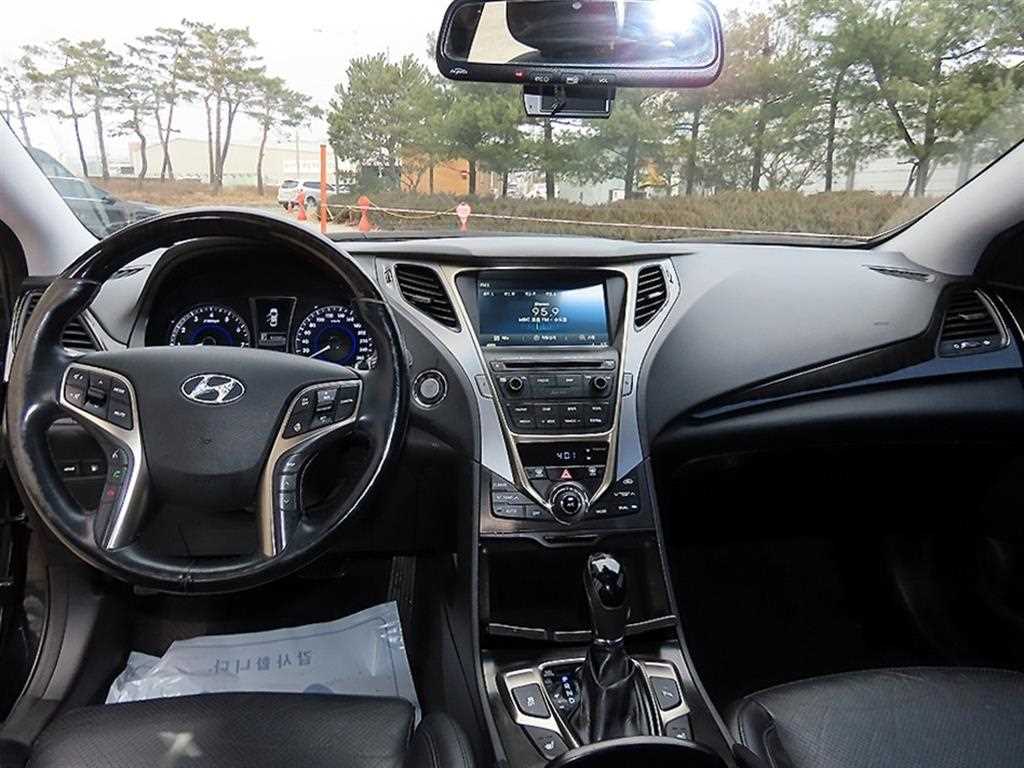 HYUNDAI Grandeur - Vista 7