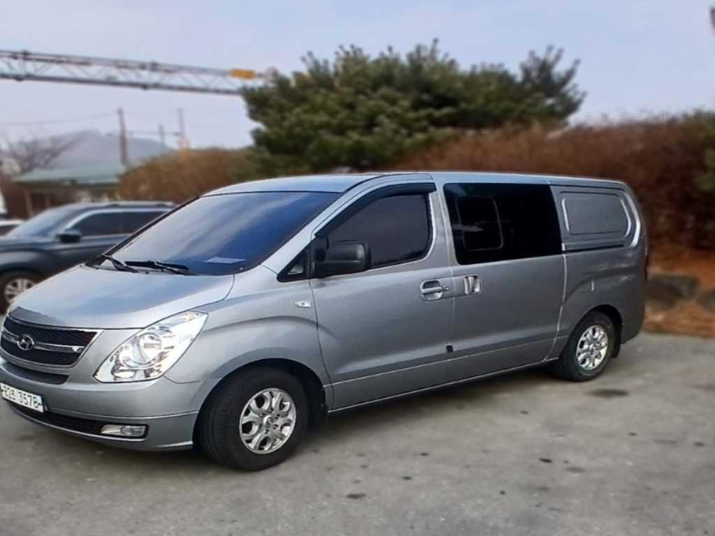 HYUNDAI Starex - Vista 2
