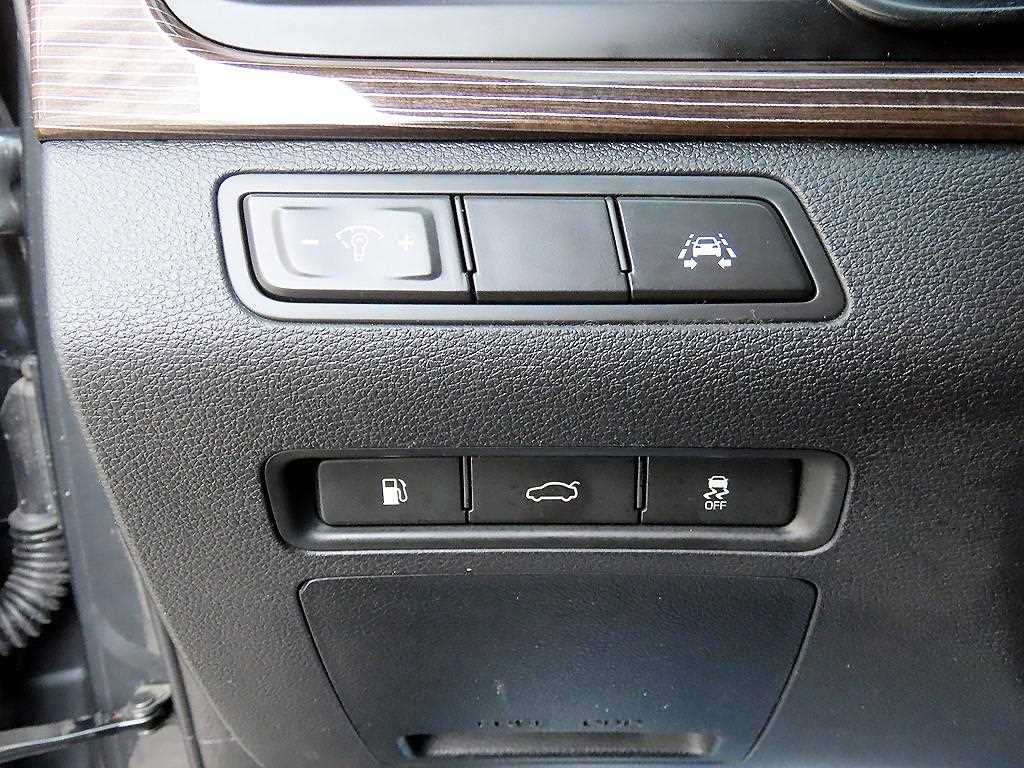 HYUNDAI Sonata - Vista 12