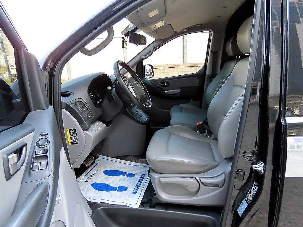 HYUNDAI Starex - Vista 5