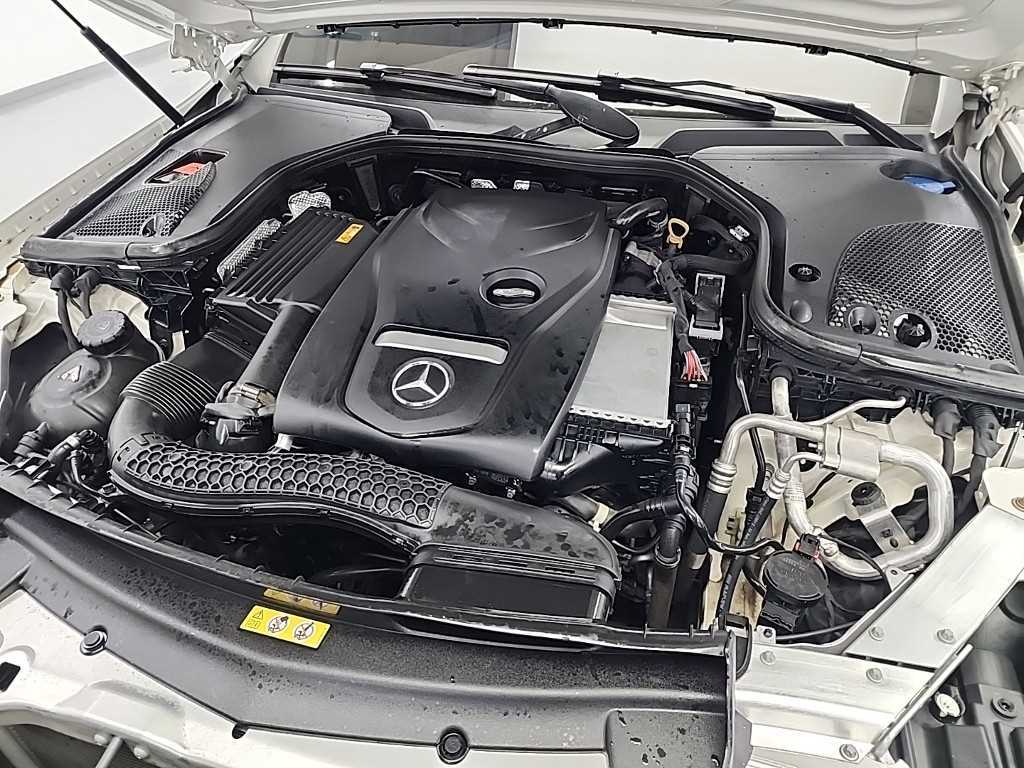 Mercedes Benz E class - Vista 5