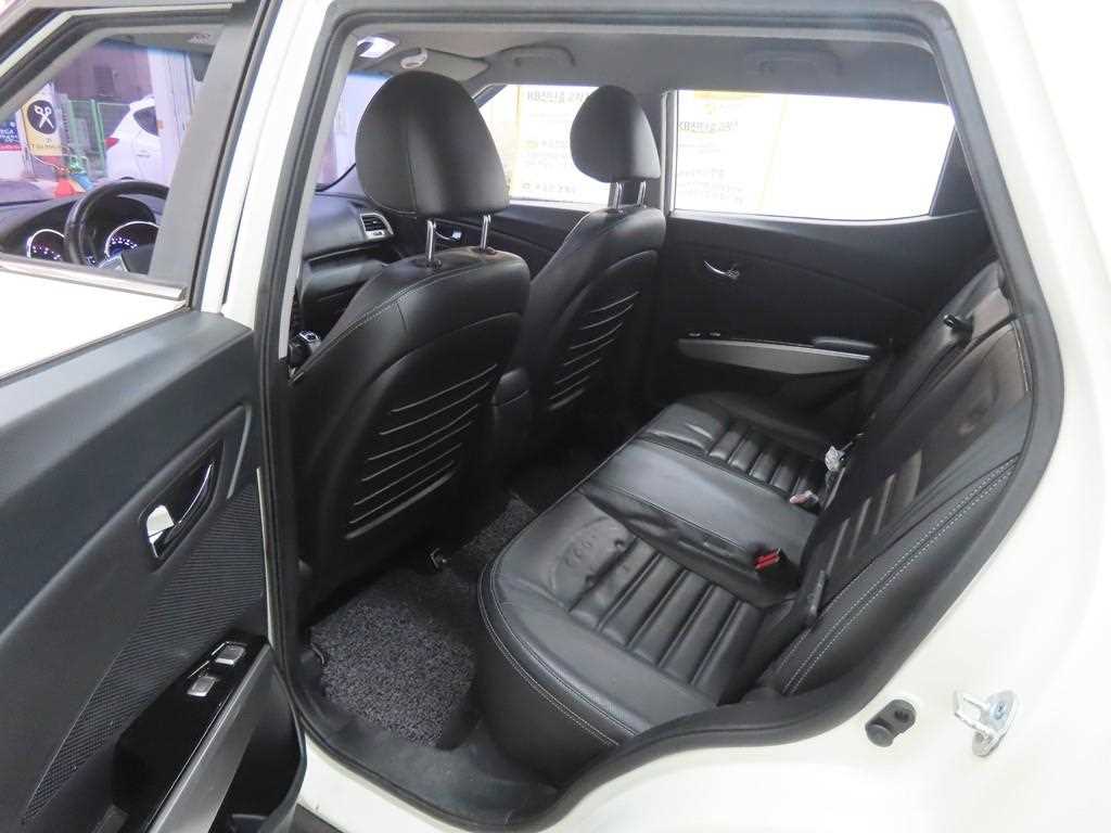 Ssangyong Tivoli - Vista 6