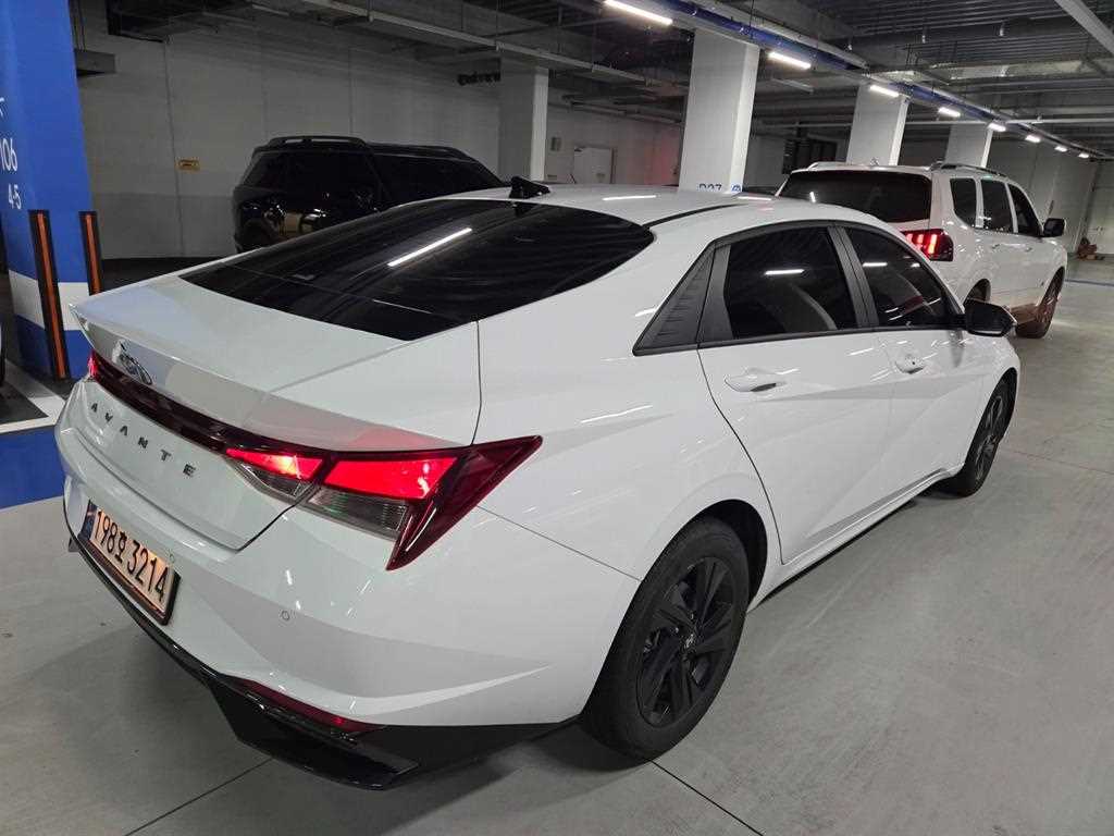 HYUNDAI Avante - Vista 6