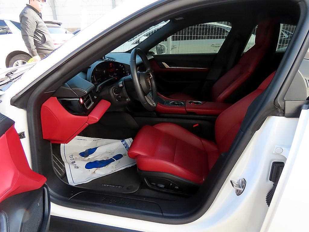 Porsche Taycan - Vista 5