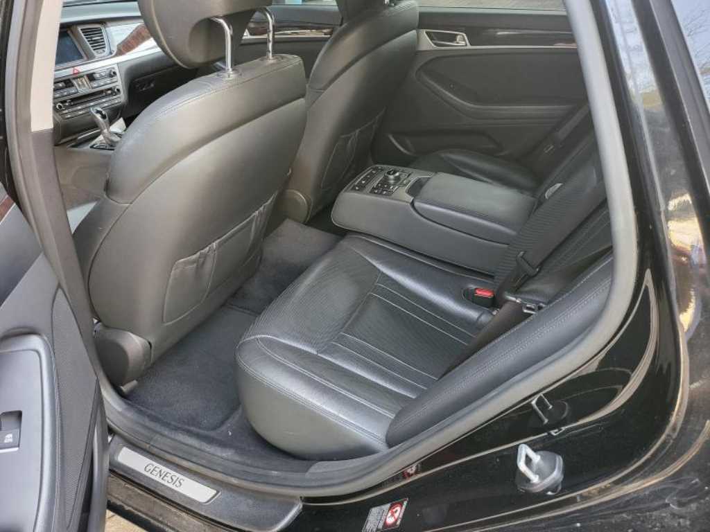 HYUNDAI Genesis - Vista 4