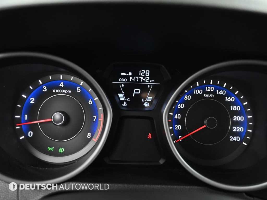 HYUNDAI Avante - Vista 8