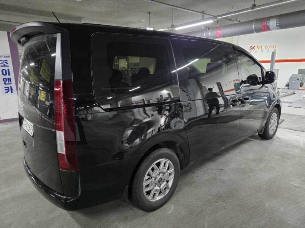 HYUNDAI Staria - Vista 3