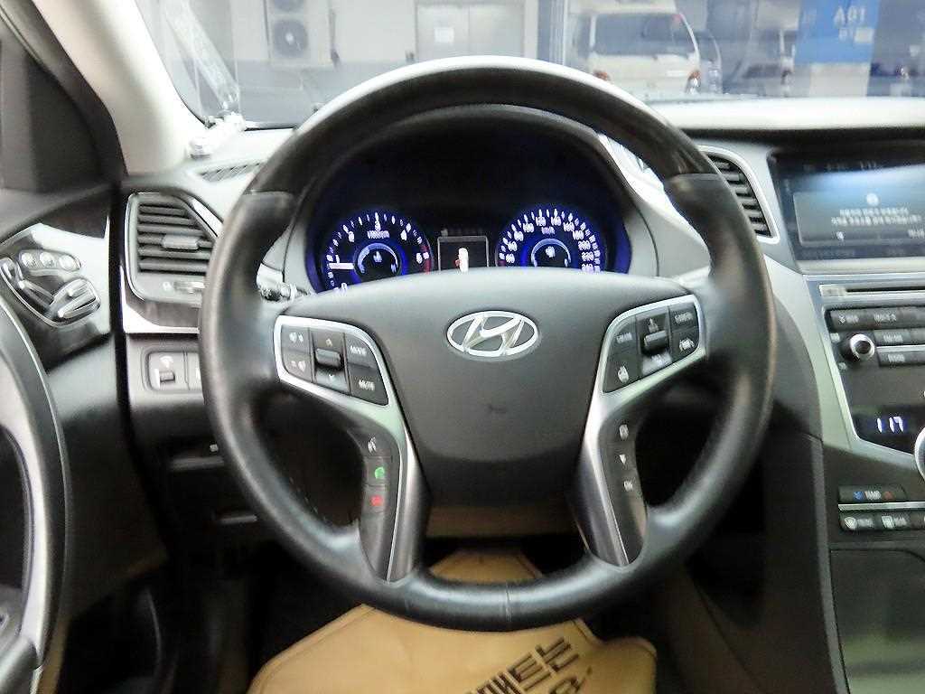 HYUNDAI Grandeur - Vista 7