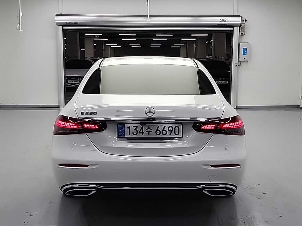 Mercedes Benz E class - Vista 3