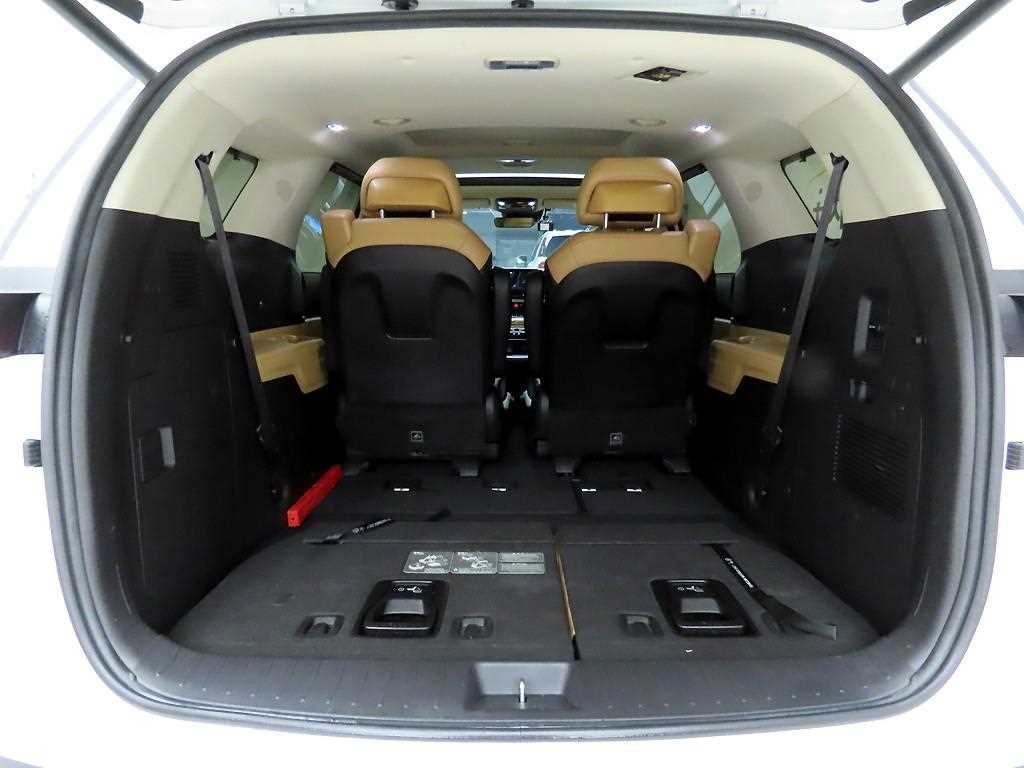 KIA Carnival - Vista 5