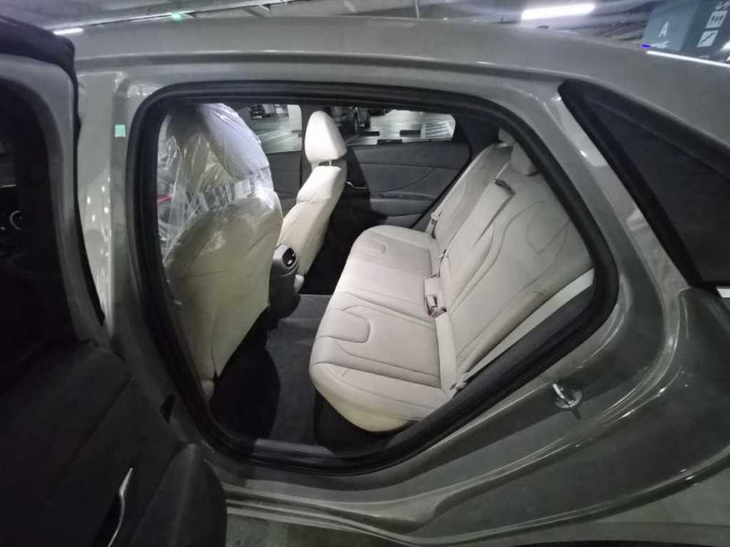 HYUNDAI Avante - Vista 8