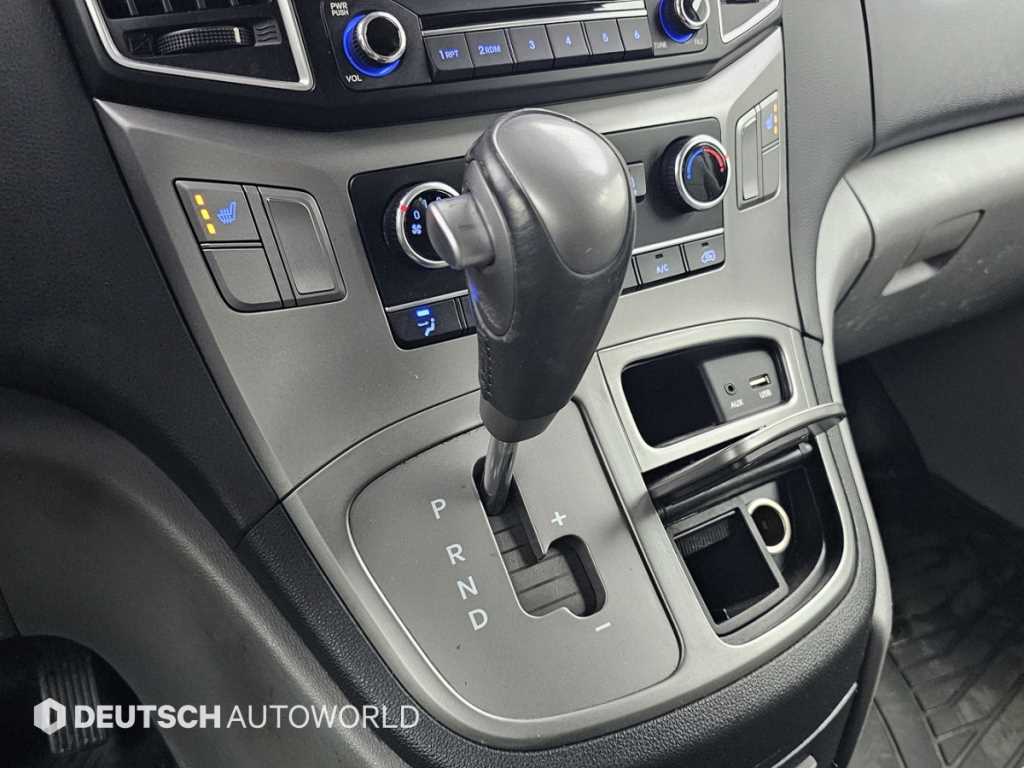 HYUNDAI Starex - Vista 9