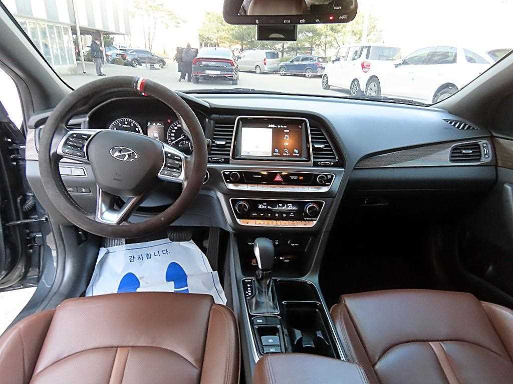 HYUNDAI Sonata - Vista 7