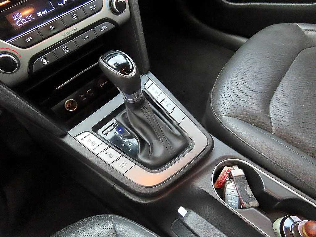 HYUNDAI Avante - Vista 10