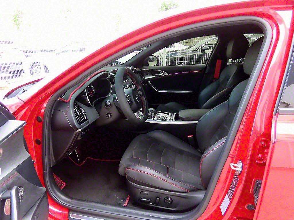 KIA Stinger - Vista 5