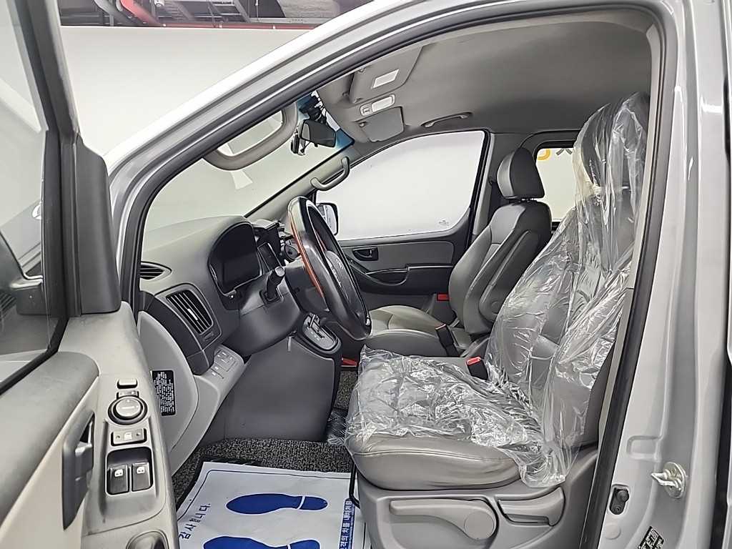 HYUNDAI Starex - Vista 11