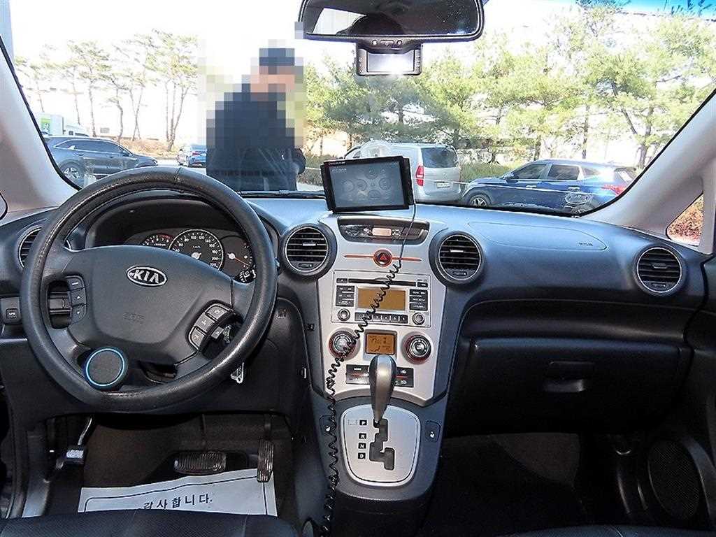 KIA Carens - Vista 7