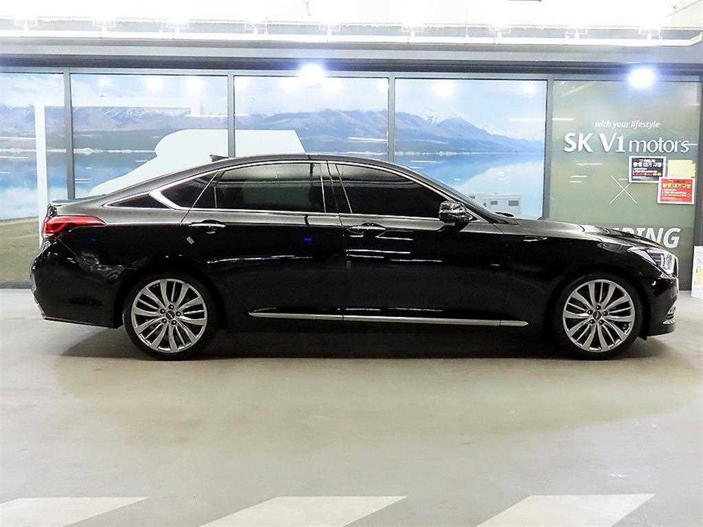 HYUNDAI Genesis - Vista 3