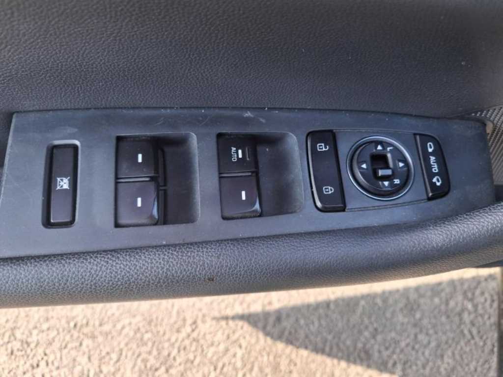 HYUNDAI Sonata - Vista 4