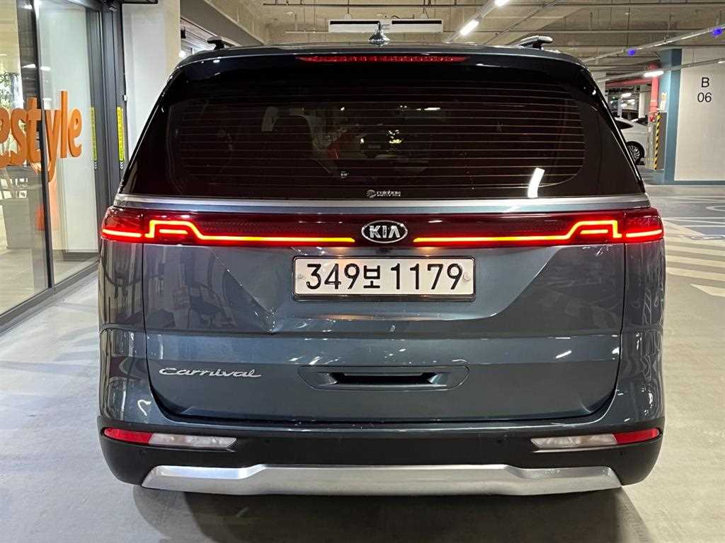 KIA Carnival - Vista 5