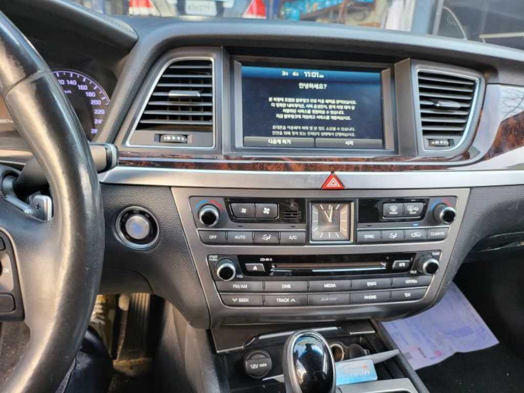 HYUNDAI Genesis - Vista 7