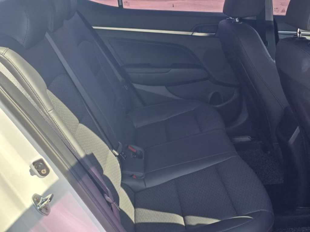 HYUNDAI Avante - Vista 11