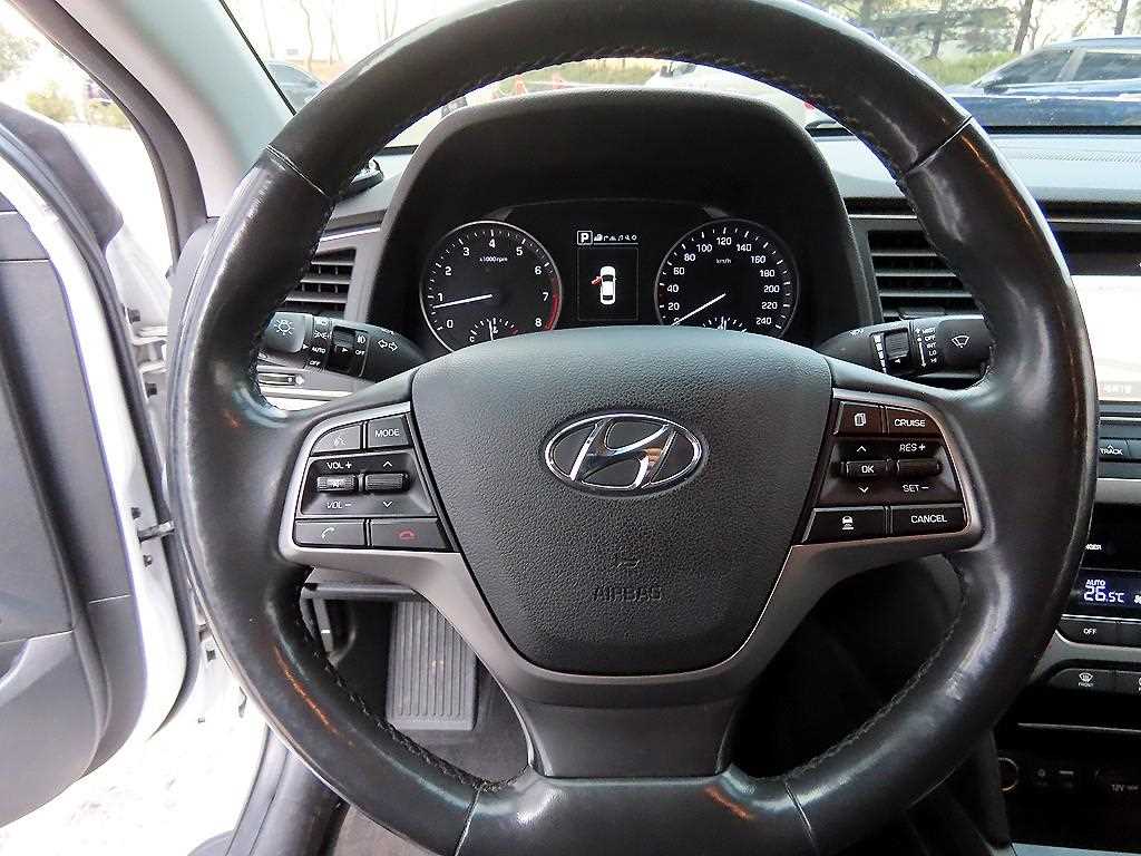 HYUNDAI Avante - Vista 8