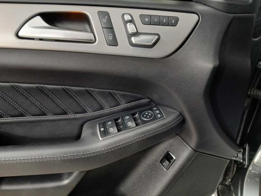 Mercedes Benz GLE Class - Vista 10