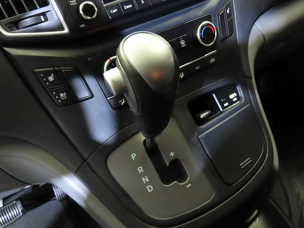 HYUNDAI Starex - Vista 12