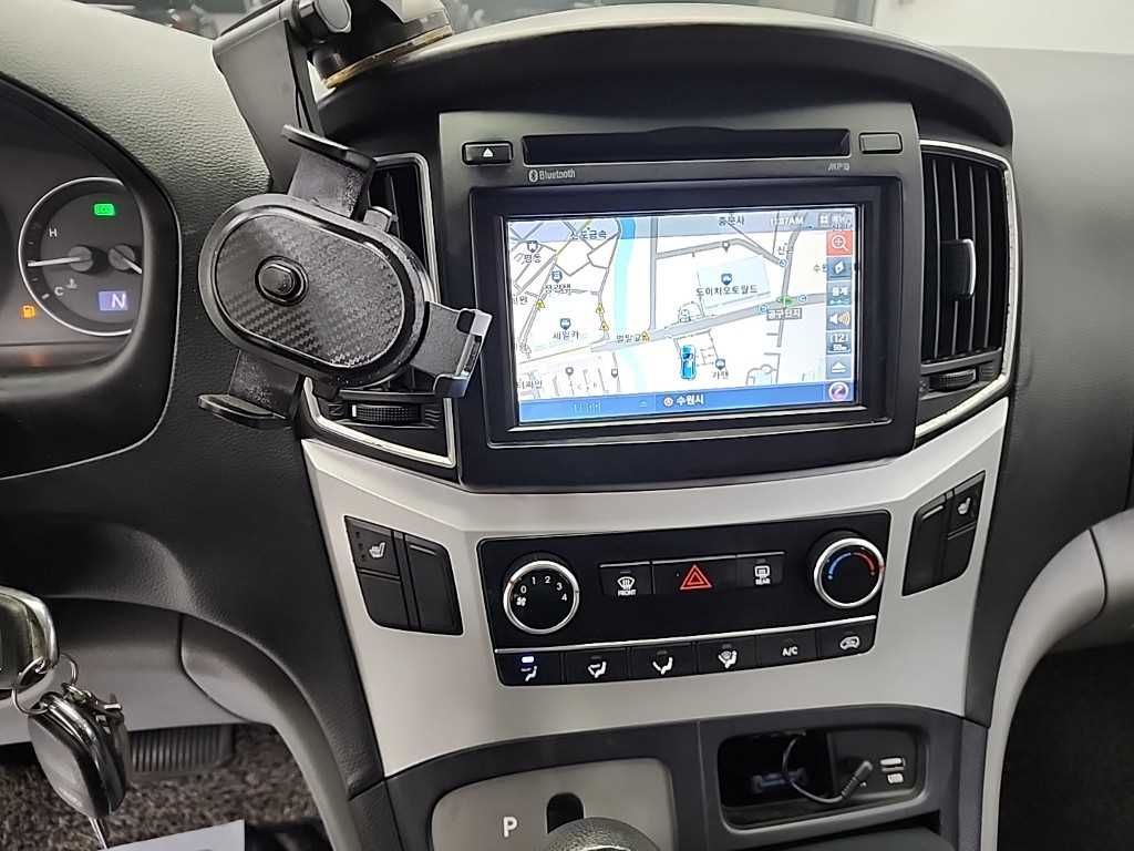 HYUNDAI Starex - Vista 10