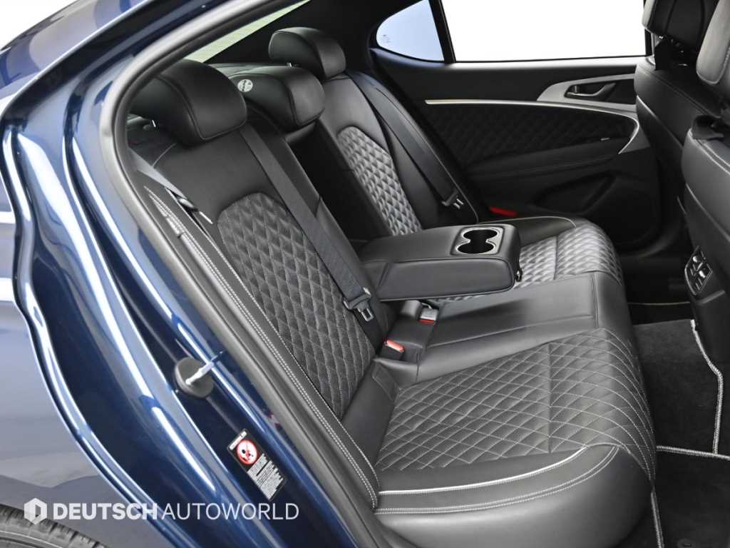 Genesis G70 - Vista 12